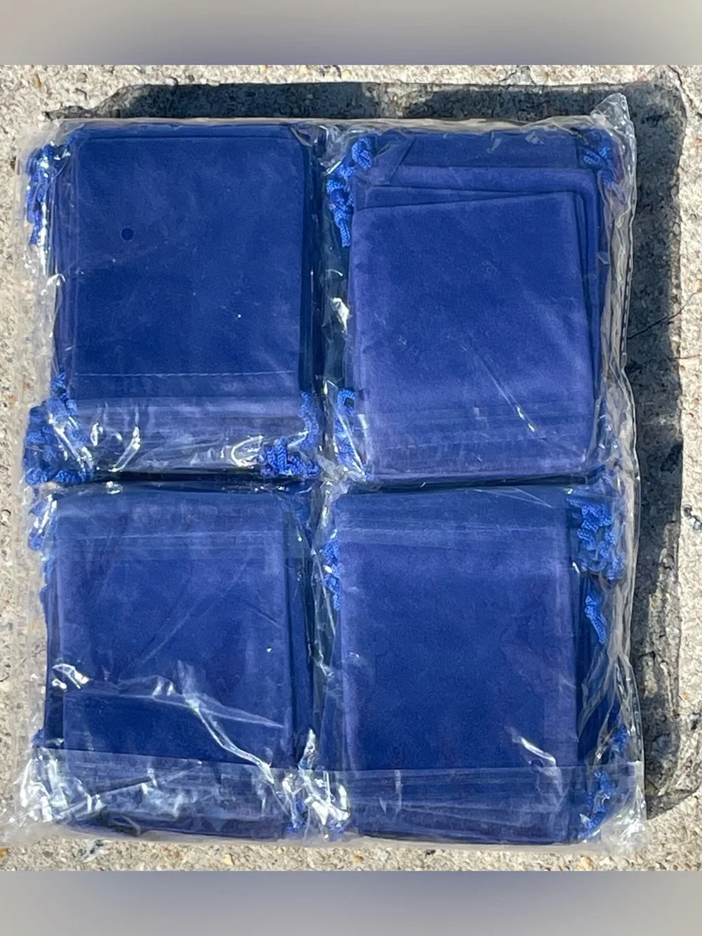 N/A velvet pouches